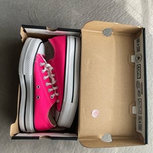 Hyper Pink platform Converse